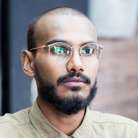 bearded man discussing project at meeting 2023 11 27 04 49 51 utc cropped.jpg